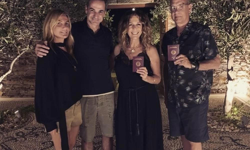 Στην Πάρο το ζεύγος Μητσοτάκη με τον Έλληνα Τομ Χανκς